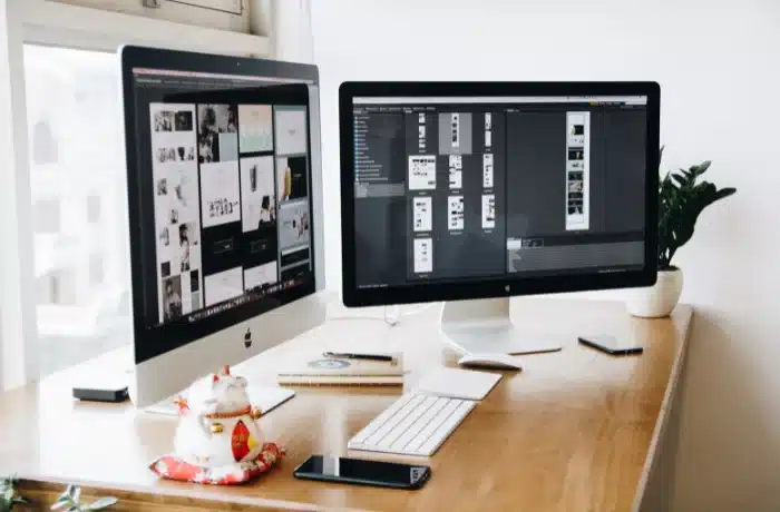 Des écrans avec des modèles Webloa dessus